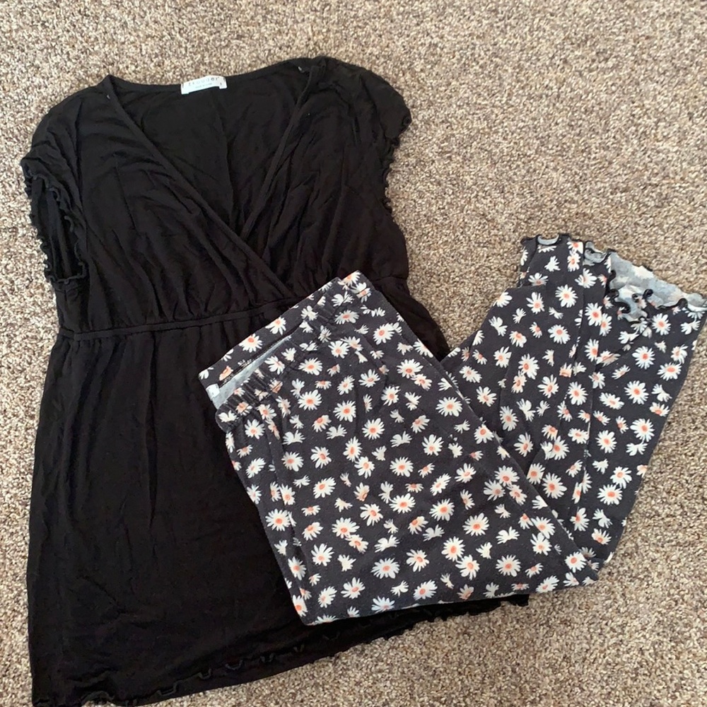 Ekouaer Daisy Print Nursing Maternity Pajamas